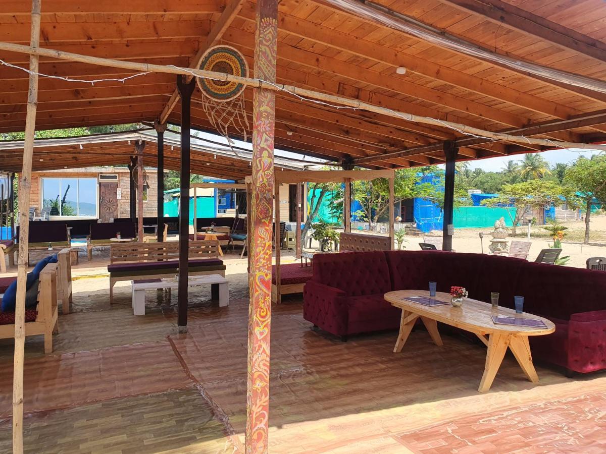 Love Temple Beach Resort Arambol Exterior foto