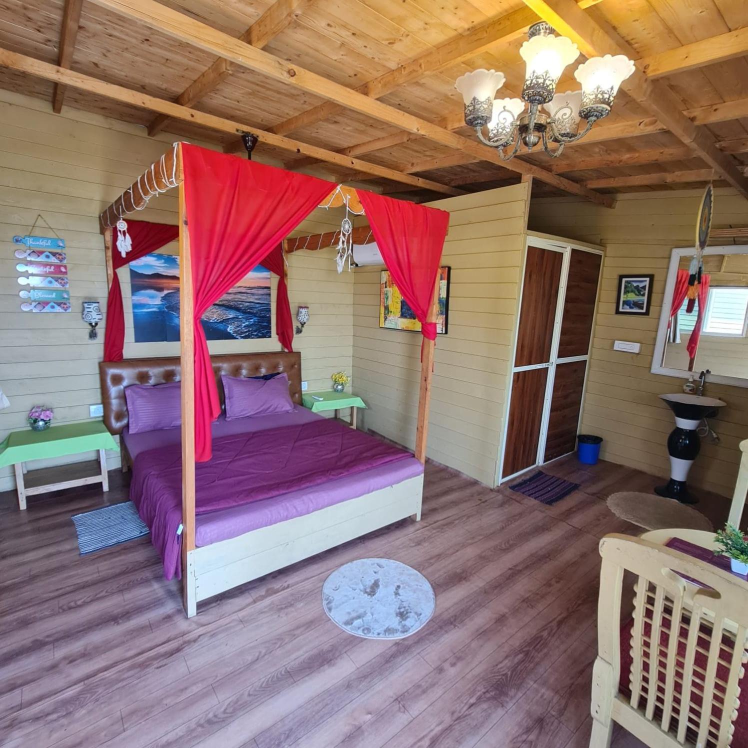 Love Temple Beach Resort Arambol Exterior foto