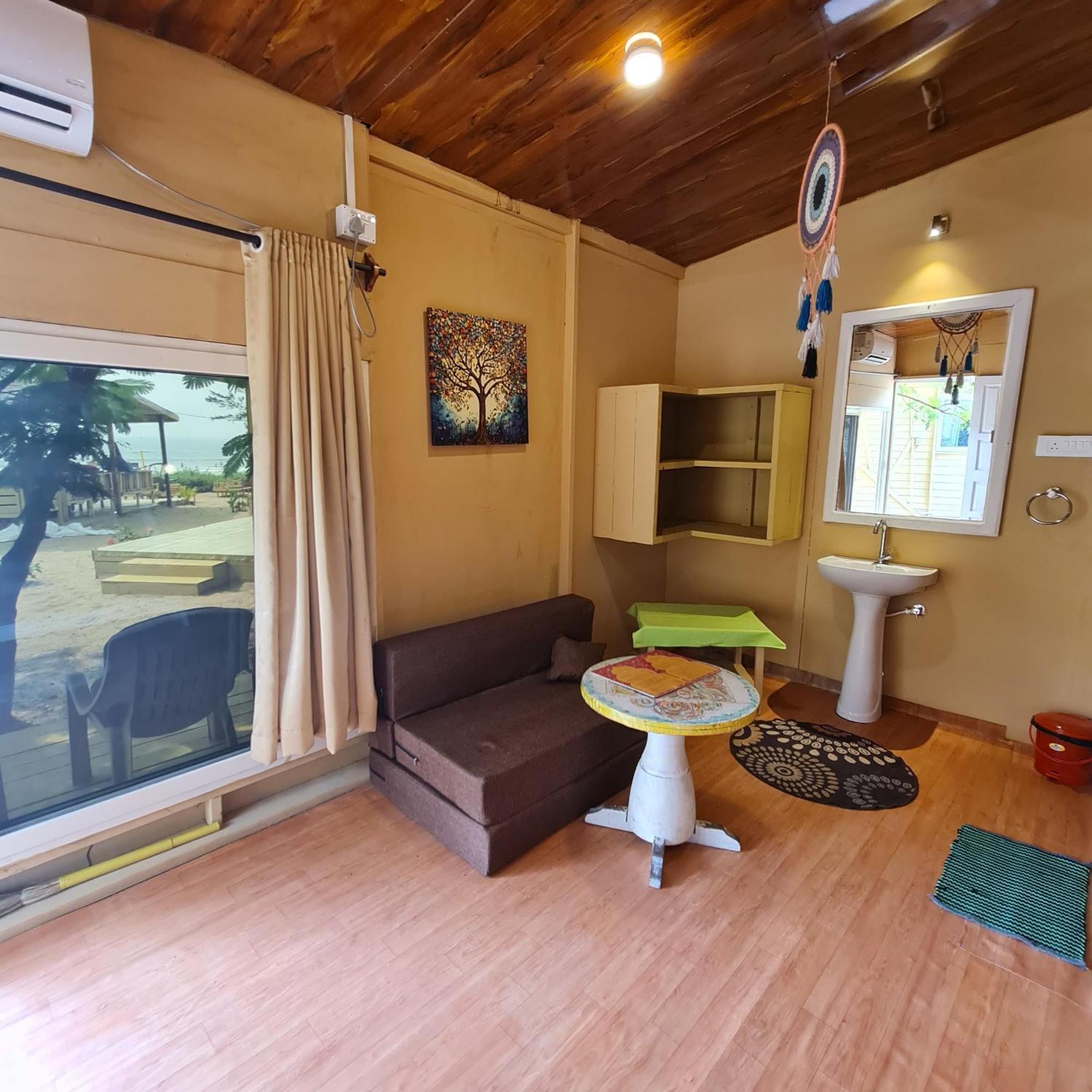 Love Temple Beach Resort Arambol Exterior foto