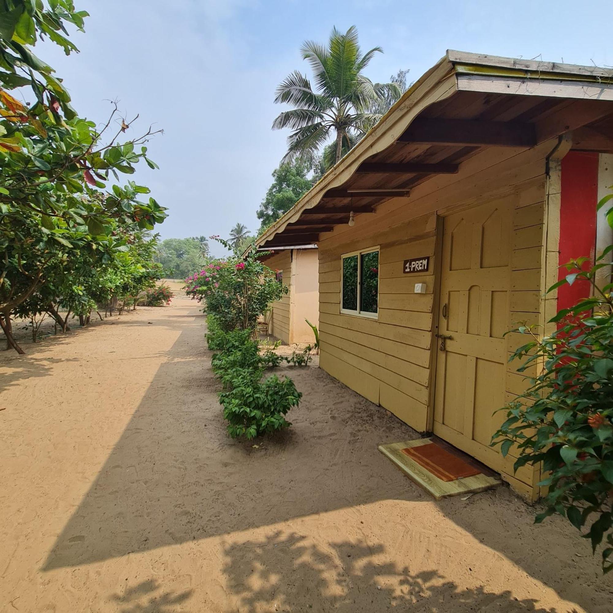 Love Temple Beach Resort Arambol Exterior foto